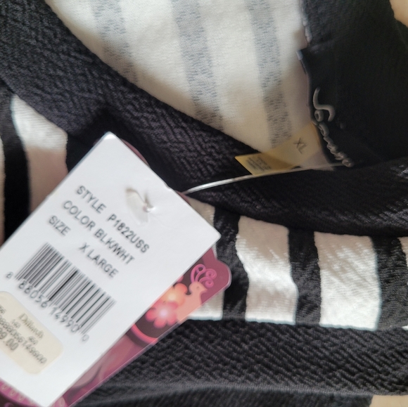 Soprano, Envelope Hem Black & White Romper size XL, NWT - Picture 5 of 5